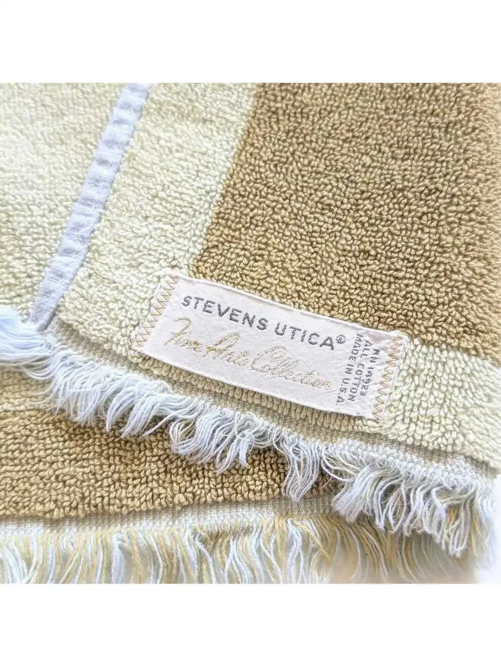 1970s Vintage Stevens Utica Fingertip Towel